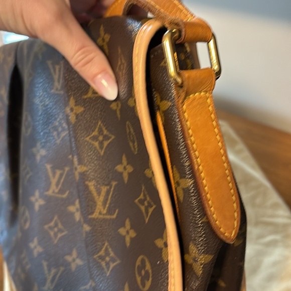 Louis Vuitton Menilmontant MM - Picture 3 of 13